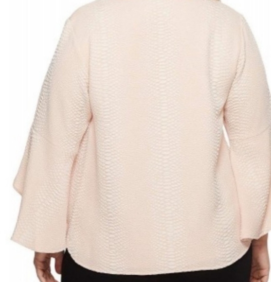 Calvin Klein textured bell sleeve blouse Plus size - Picture 3 of 7